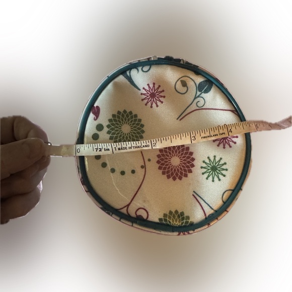 Beautiful Floral Cosmetic Bag - Claire’sonic - Picture 4 of 6